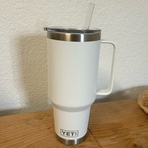 YETI RAMBLER 42 OZ STRAW MUG